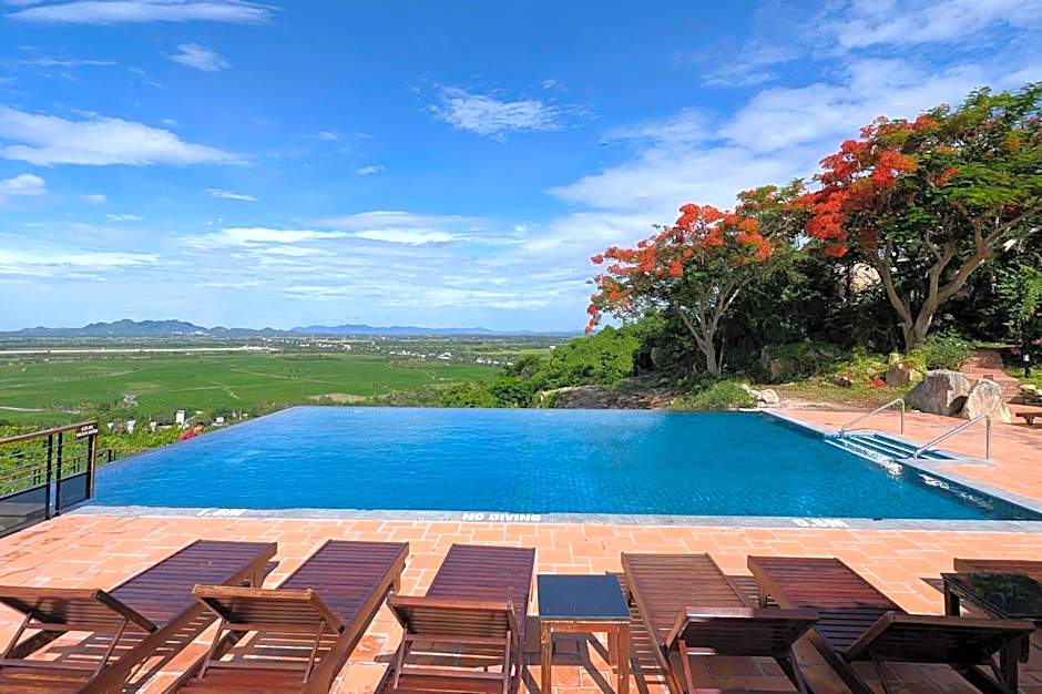 Victoria Nui Sam Lodge
