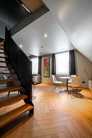 Studio - Split Level