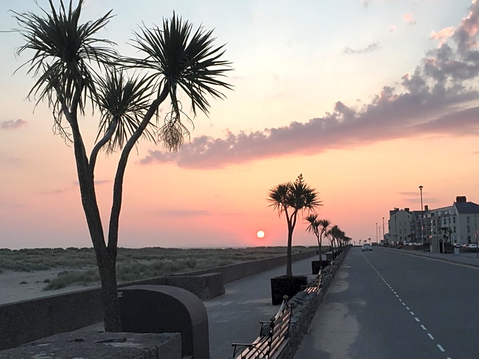 Barmouth Beach Club