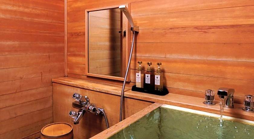 Takarazuka Onsen Hotel Wakamizu