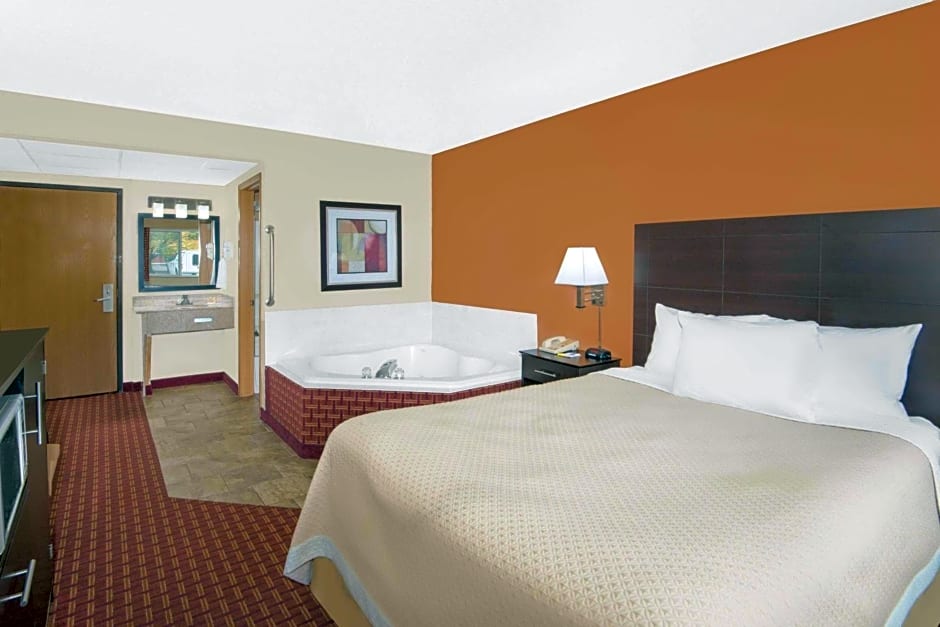 Days Inn by Wyndham Ames