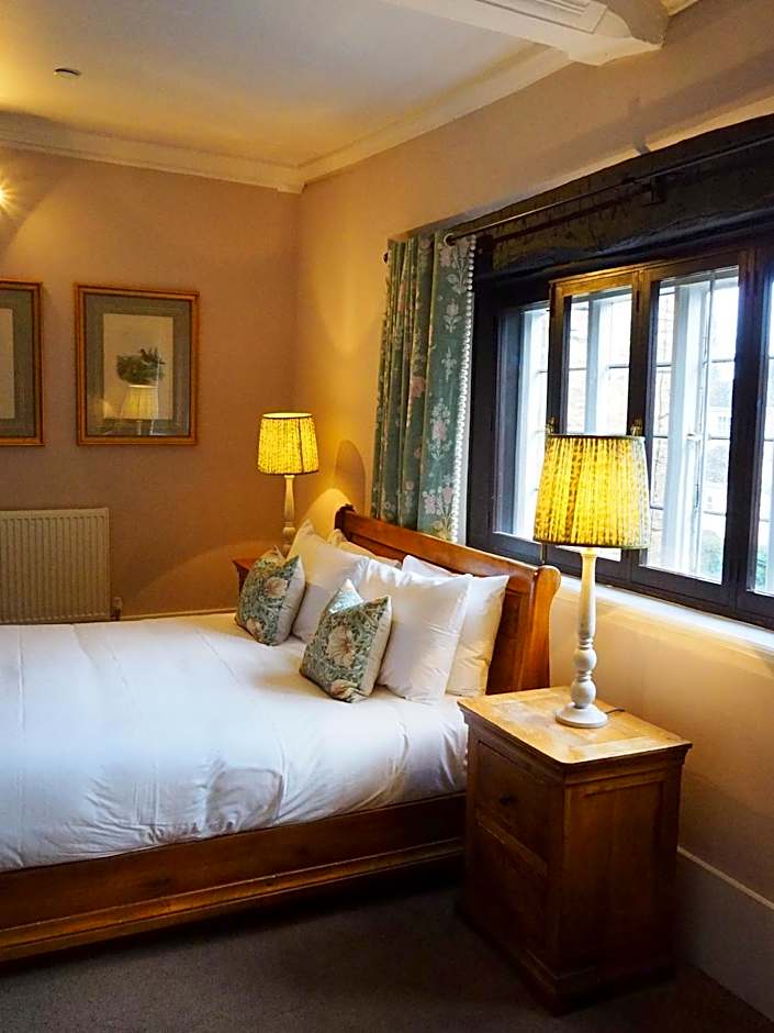 Bear and Ragged Staff