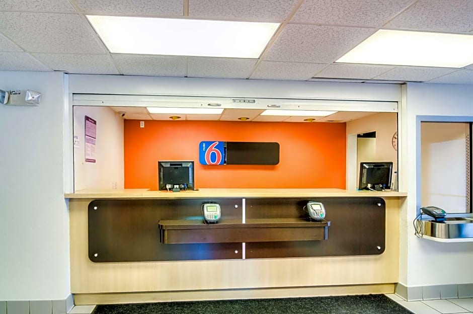 Motel 6 Arlington Heights, IL - Chicago North Central