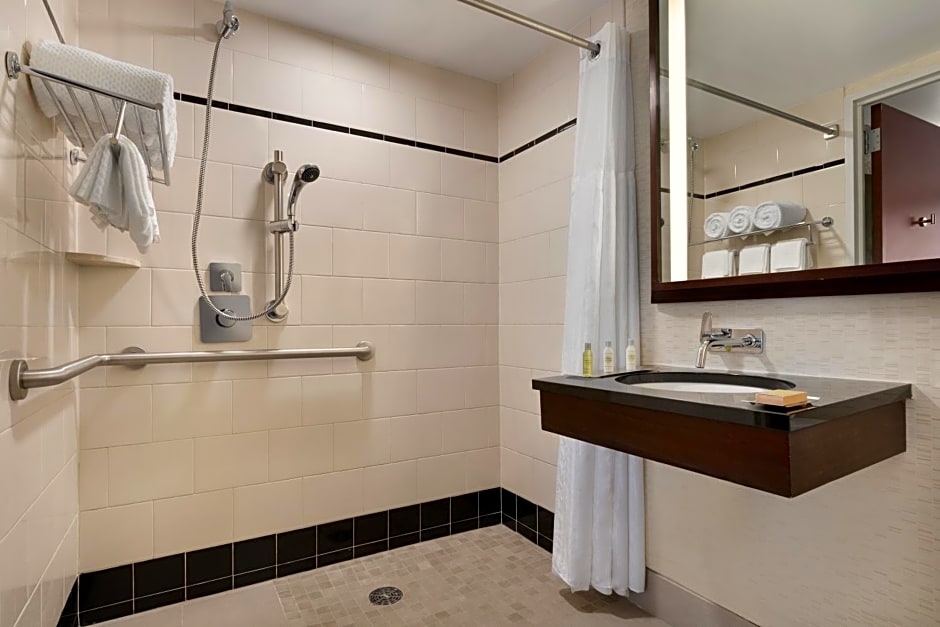 DoubleTree by Hilton New York Downtown