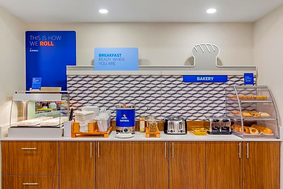 Holiday Inn Express & Suites Jacksonville South East - Medical Center Area By IHG