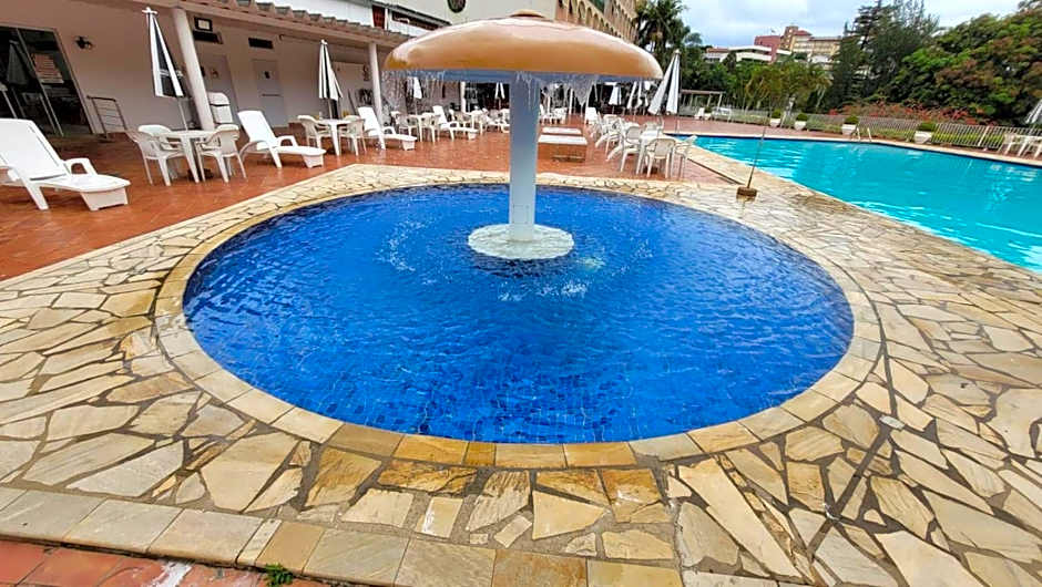 Flat 206 Hotel Cavalinho Branco (3 piscinas, elevador, sauna)