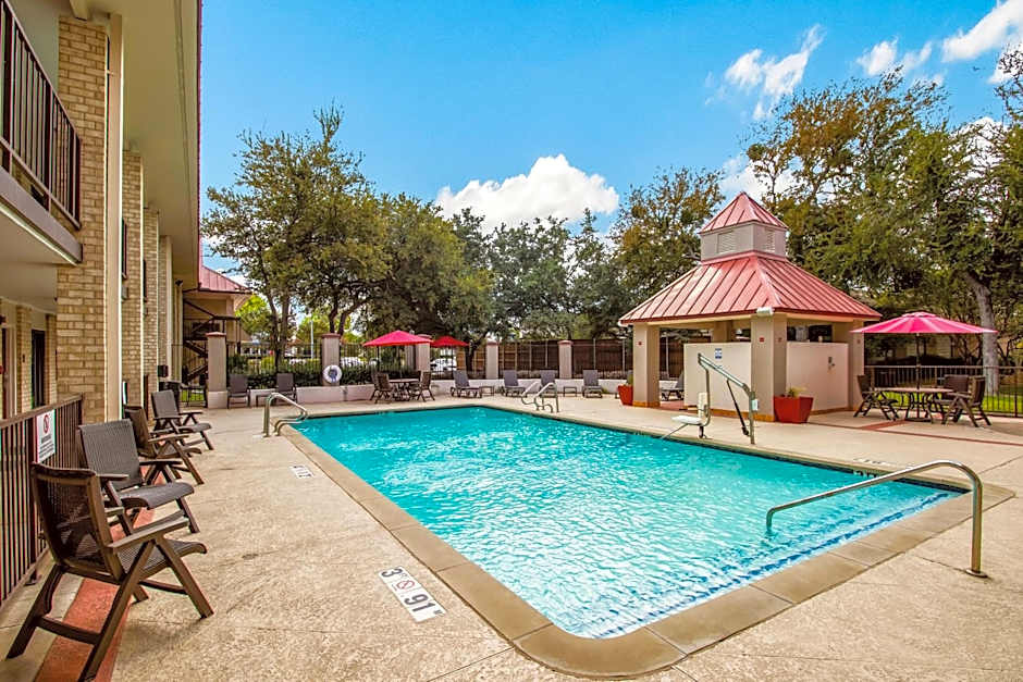 Red Roof PLUS+ Dallas - Addison