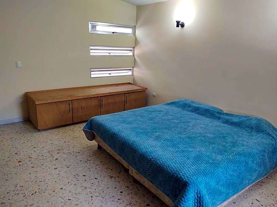 Casa grande, centrica y muy espaciosa!!!