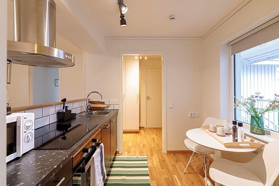 Easy Livin' Apartment Hotel