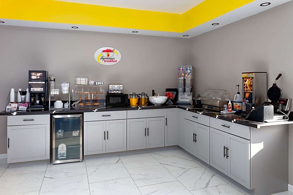 Super 8 by Wyndham Olney