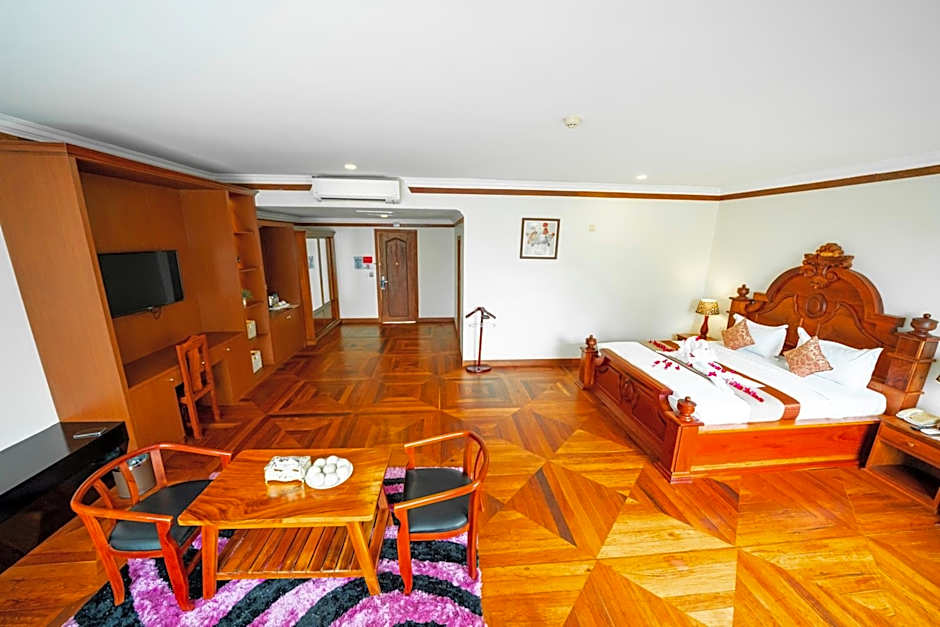Pursat Riverside Hotel & Spa