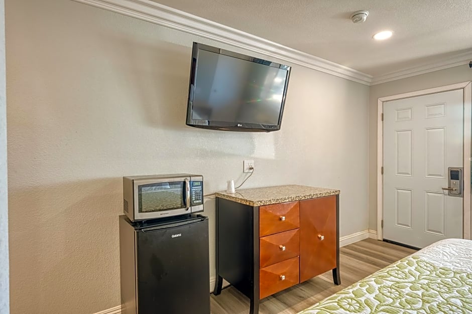 ERTH INN by AGA, Mojave