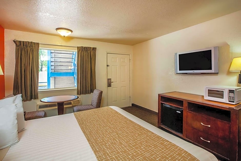 Travelodge by Wyndham Houston Hobby Airport