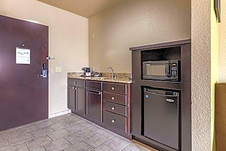 Queen Room with Two Queen Beds and Kitchenette - Accessible/Non-Smoking