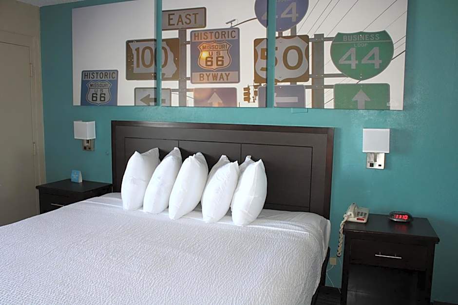 Days Inn & Suites by Wyndham Springfield on I-44