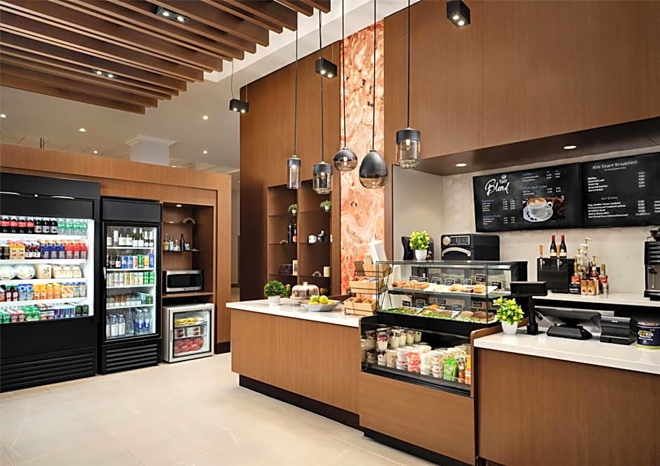 Hotel Zessa Orange County Airport, a DoubleTree by Hilton