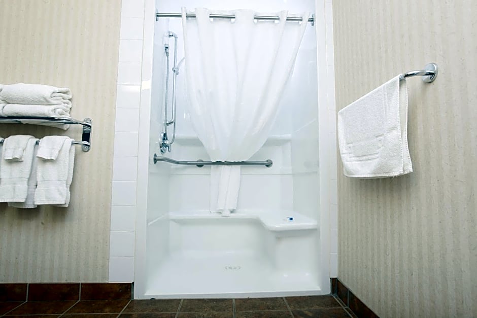 Pomeroy Inn & Suites Fort St. John