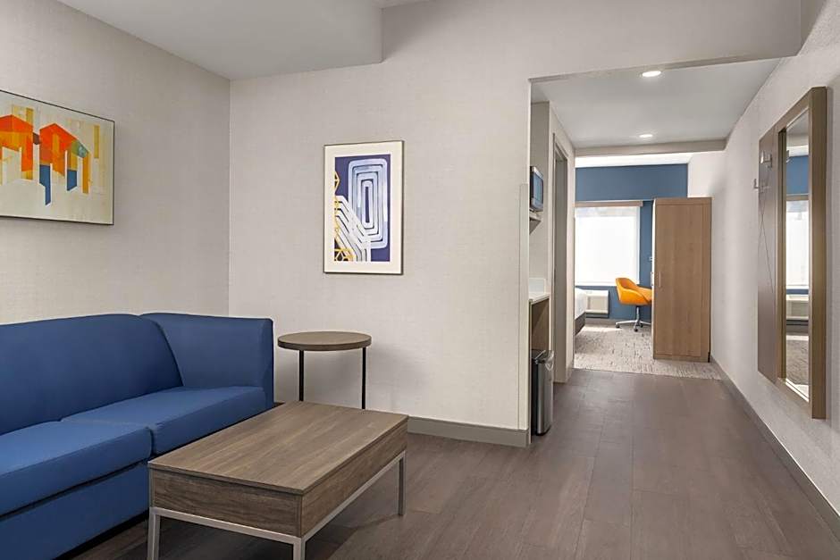 Holiday Inn Express & Suites Vaughan Southwest By IHG