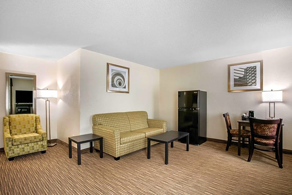 Quality Inn & Suites Metropolis I-24