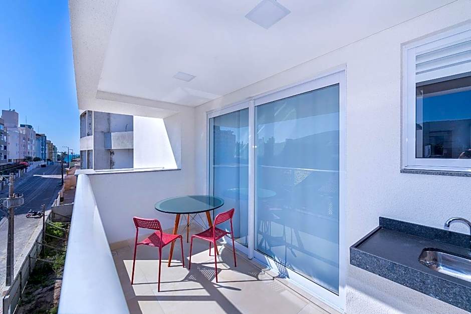 Terrazzo 402B - Apartamento 02 suítes - Acomoda até 06 pessoas - À poucos metros da praia de Bombas - (Consultar serviços de roupa de cama e banho)