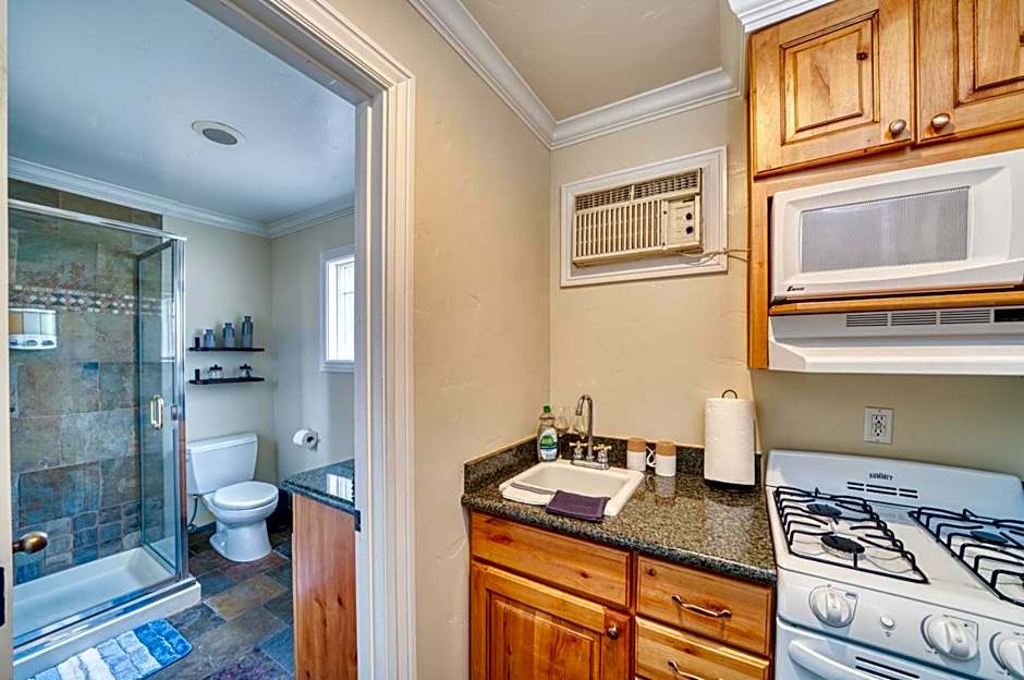 Moose and Maple Lodge