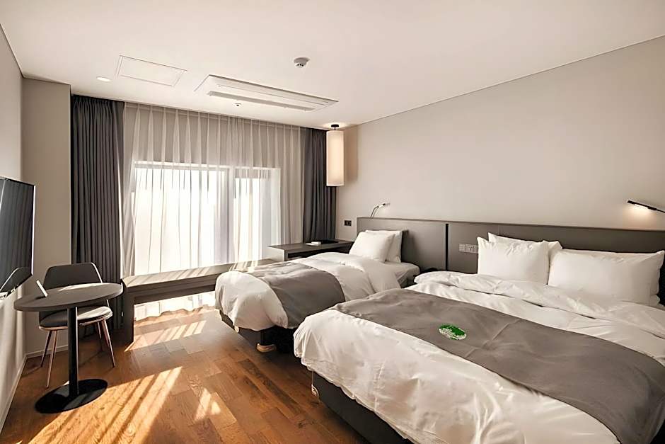 WesternLife Hotel