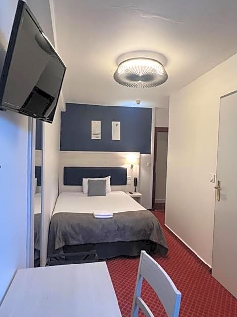 Brit Hotel Bleu Nuit