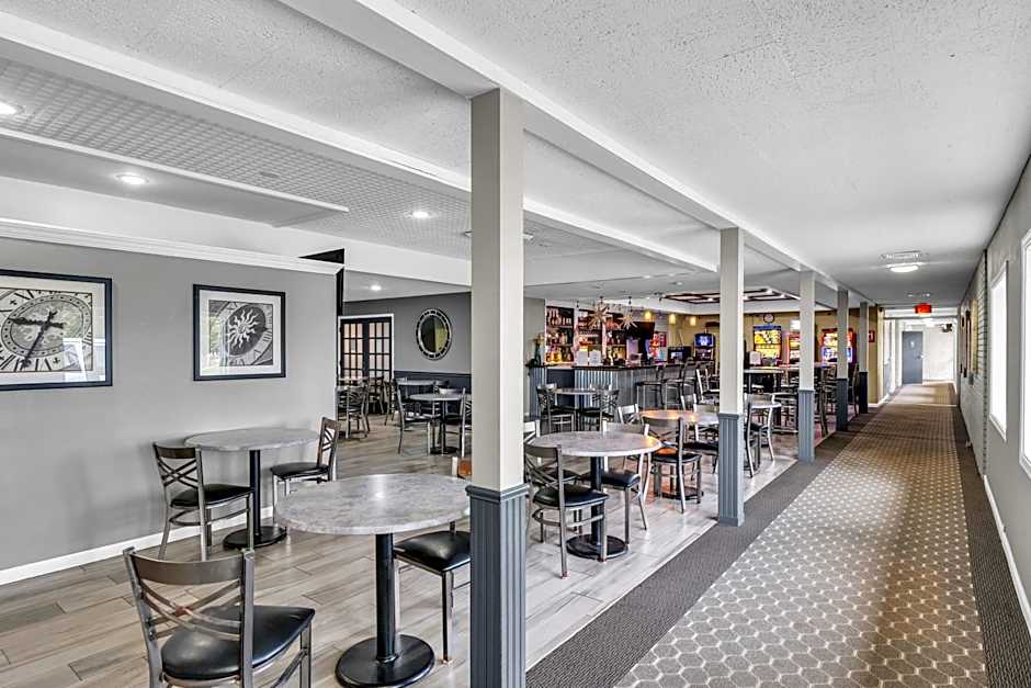 Eastland Suites Hotel & Conference Center By OYO Urbana