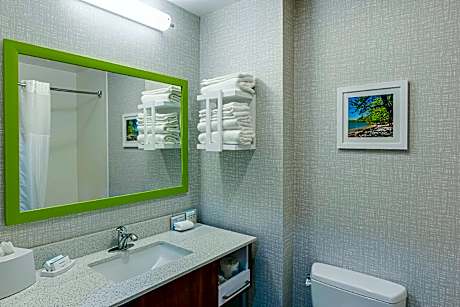 2 Queens Hearing Accessible Studio Suite Ns