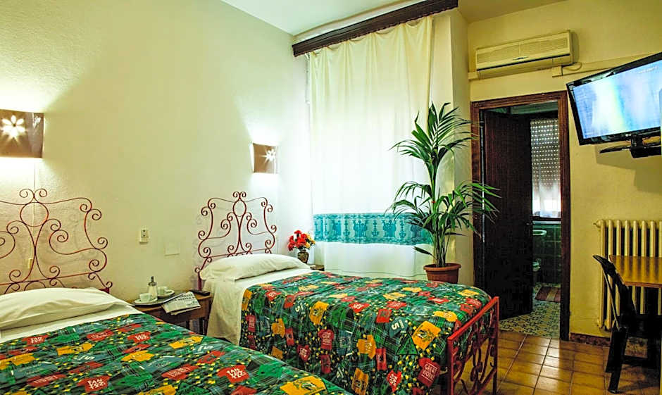 Hotel Villarosa con Vespa Rent