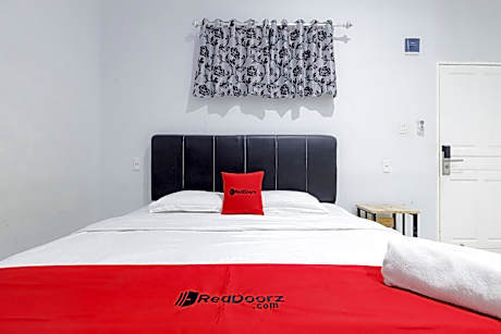 RedDoorz Plus near Thamrin Plaza Medan