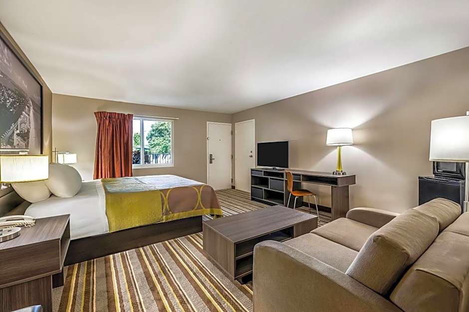 Super 8 by Wyndham Riviera Beach West Palm Beach