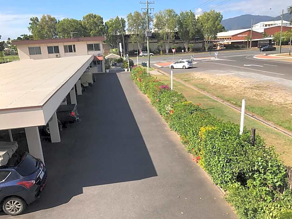 Cairns Motor Inn