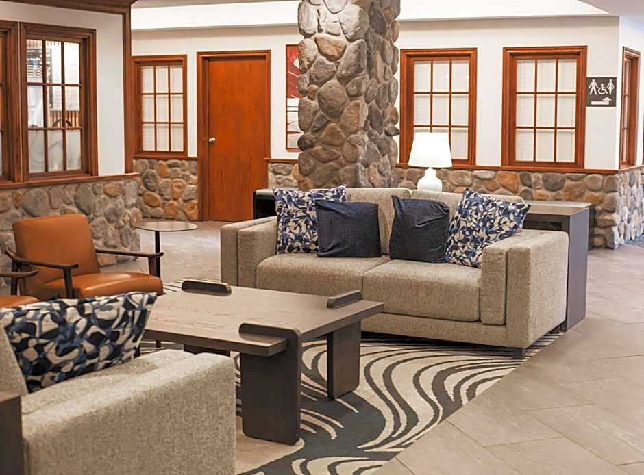 Coast Canmore Hotel & Conference Centre