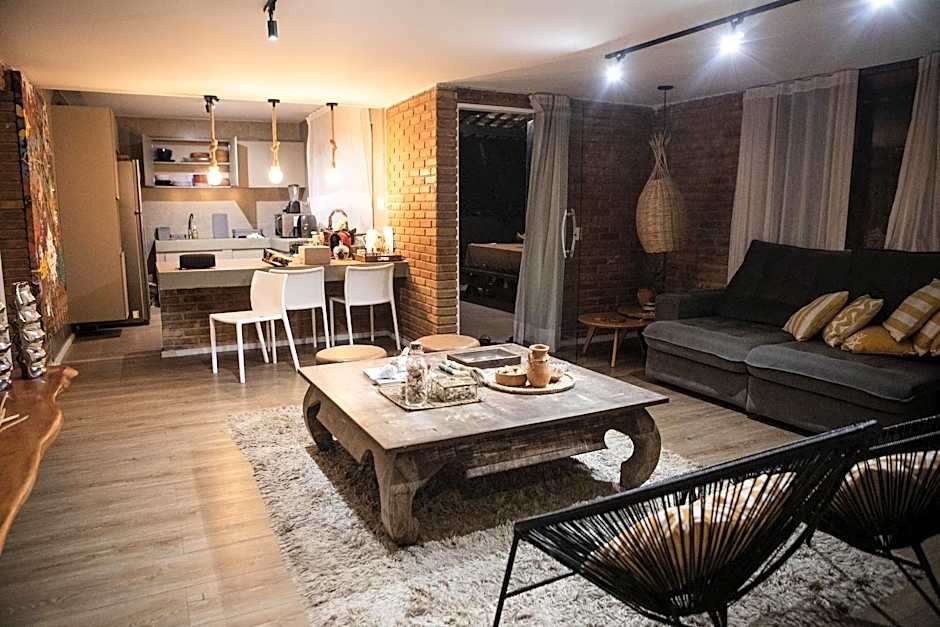 Casa com 5 suítes, sauna, piscina e área gourmet