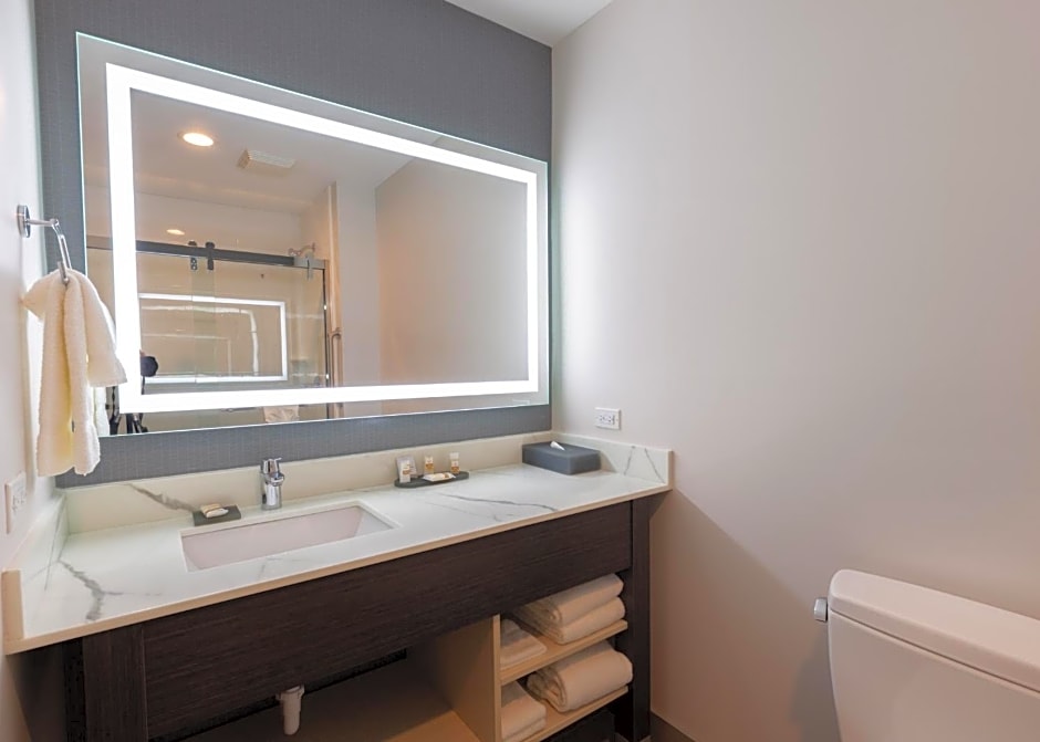 La Quinta Inn & Suites by Wyndham Shorewood