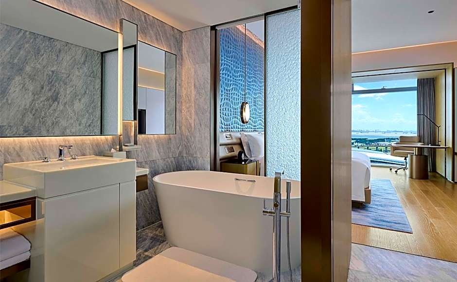 Hilton Shenzhen World Exhibition & Convention Center （Qianhai Snow World）