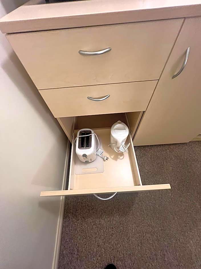 OVERLANDER MOTOR LODGE