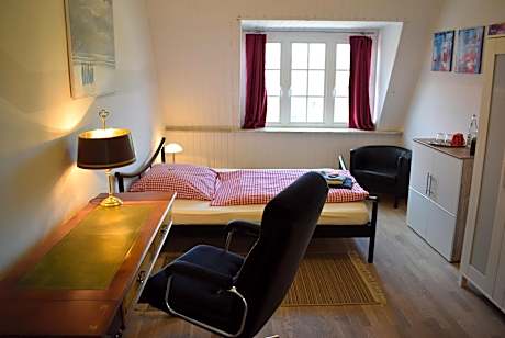 Double Room with Shared Bathroom