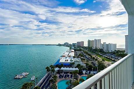 1 Bedroom 2 room Suite, 1 King, Sofa Bed, High Floor, Waterfront View, Balcony