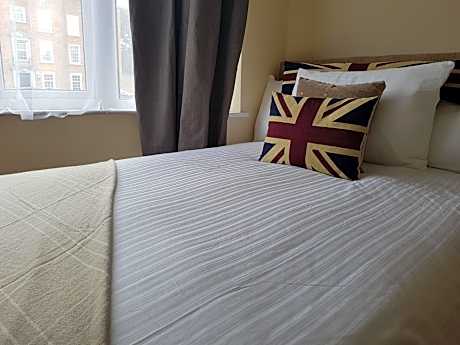 Double room-Premium-Ensuite with Shower-Street View-Room 4