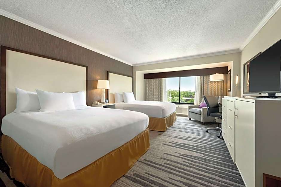 DoubleTree By Hilton Milwaukee Brookfield