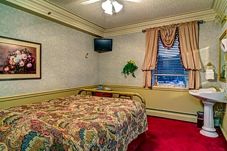 Queen Room with Shared Bathroom