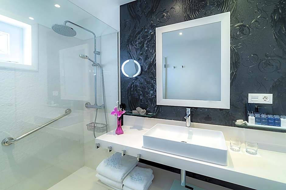 Lani's Suites de Luxe - Adults Only