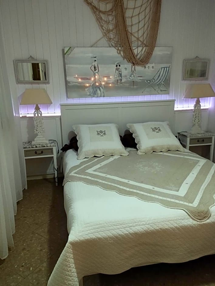 CHAMBRES D'HÔTES CHEZ CATHERINE A REUS chambre bord de mer avec salle de bains privée