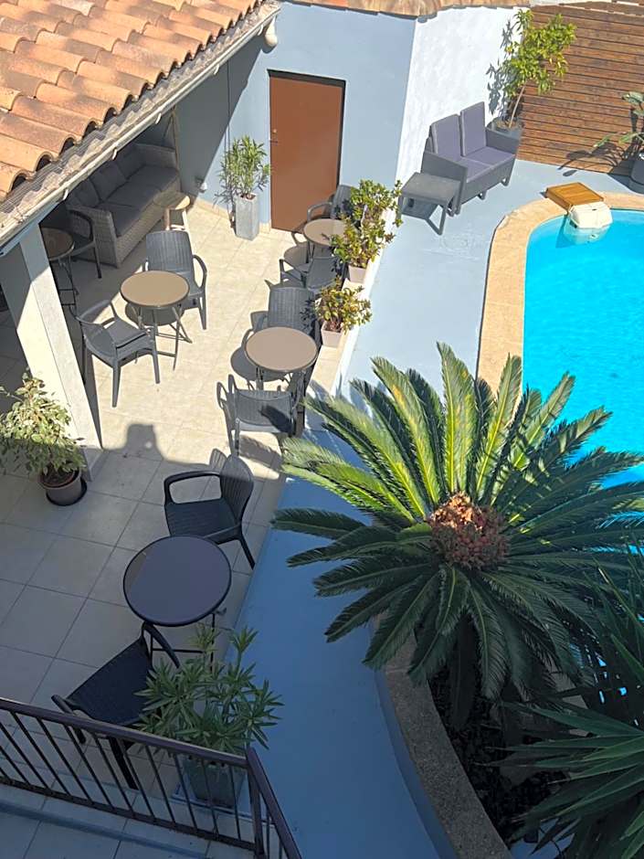 Hôtel Le Médiéval - Parking inclus & accueil vélo