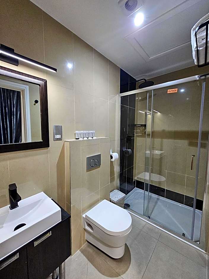 Cromwell International Hotel