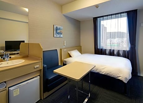Single Room with Shared Bathroom - Smoking