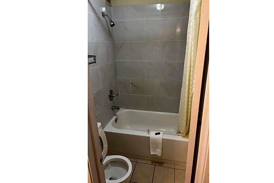 OYO Hotel Jefferson TX Hwy 59