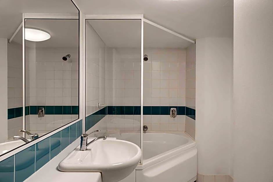 Adina Serviced Apartments Canberra James Court